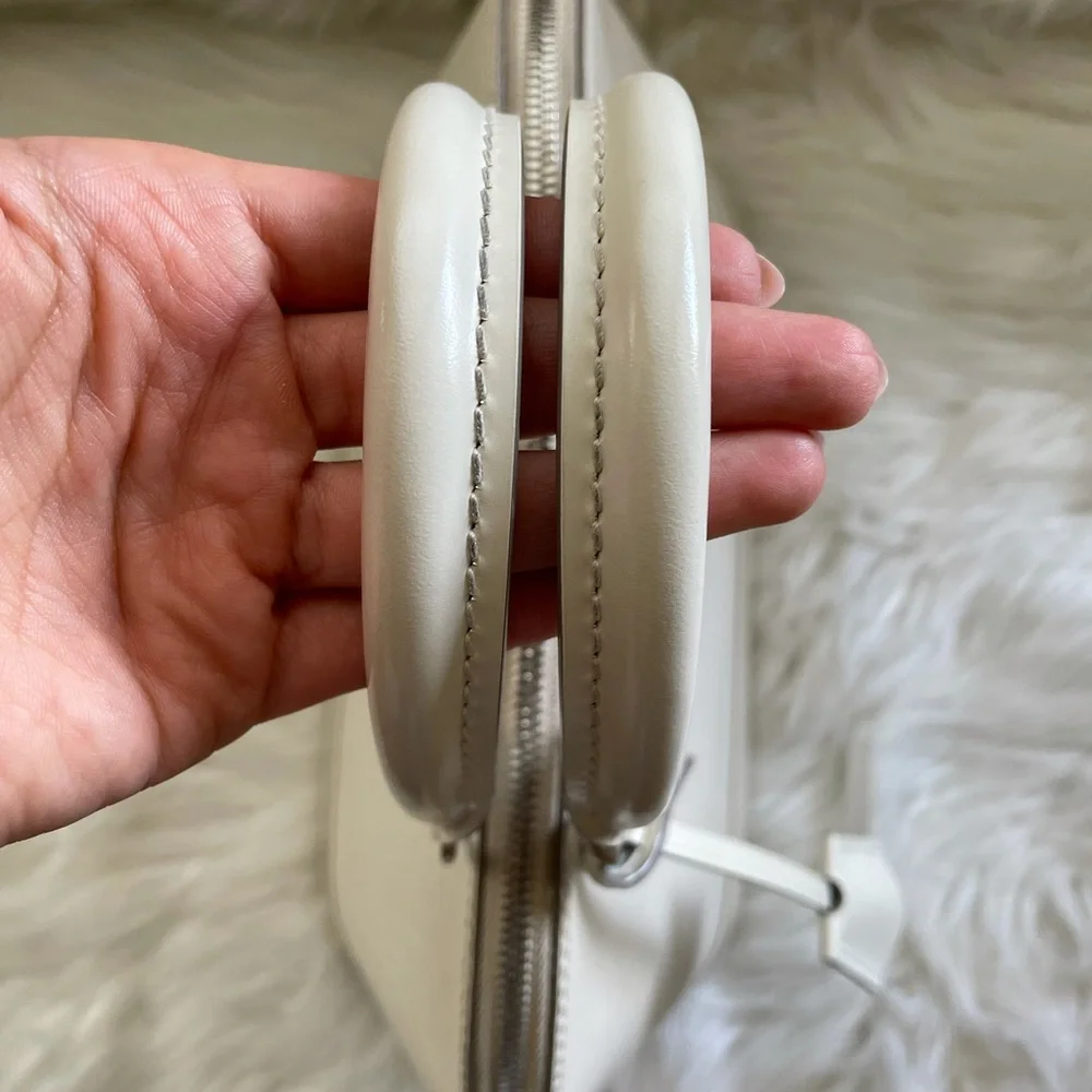 Louis Vuitton Alma Handbag in Cream